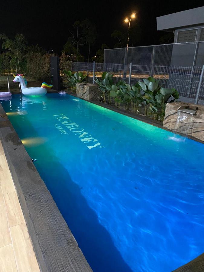 Tea Honey Luxury Vila Malacca Exterior foto